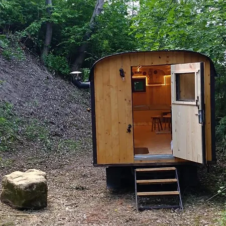 Maringotka Pod Hvozdem خيمة فخمة Spesov